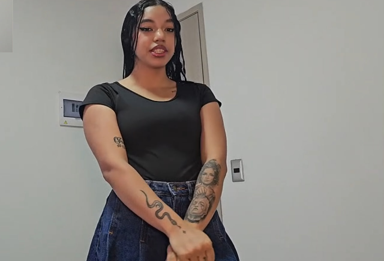 Latina Hijastra Se Folla a Su Padrastro Para Salir De Fiesta - diosonan.com