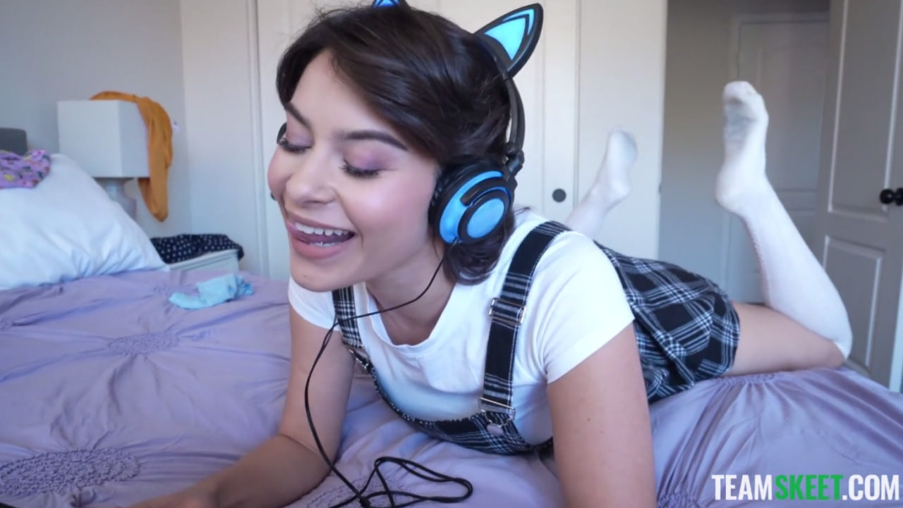 An Extra Load - Nicole Aria