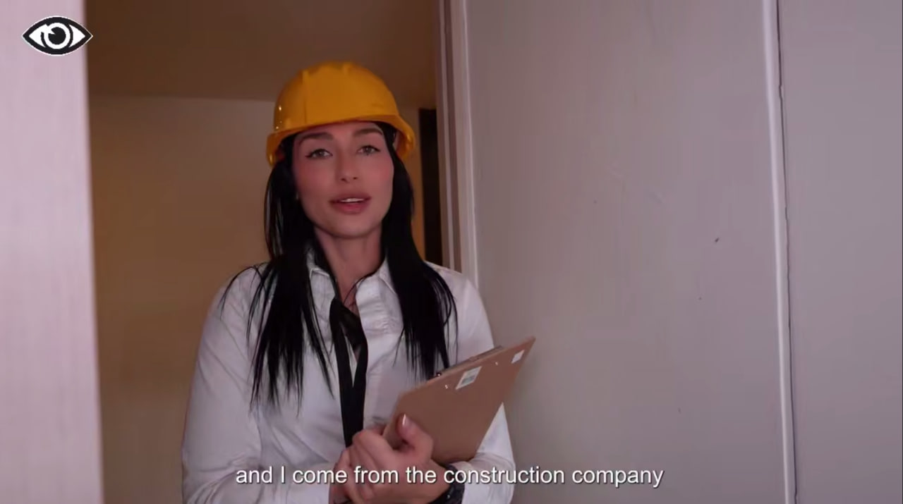 SEXY Inspectora De Construcción Vino a Mi Casa y Recibió un Rico CREAMPIE