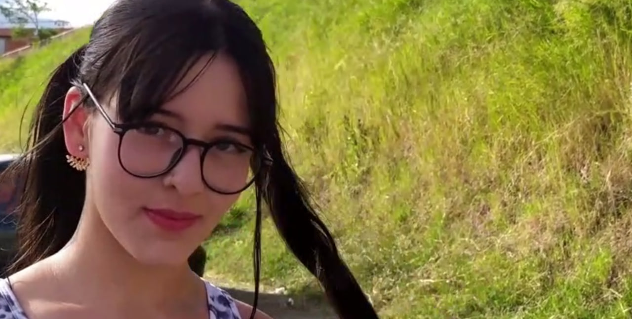 Hermosa Joven Colombiana Sueña que Es Follada Por El Amigo De Su Novio