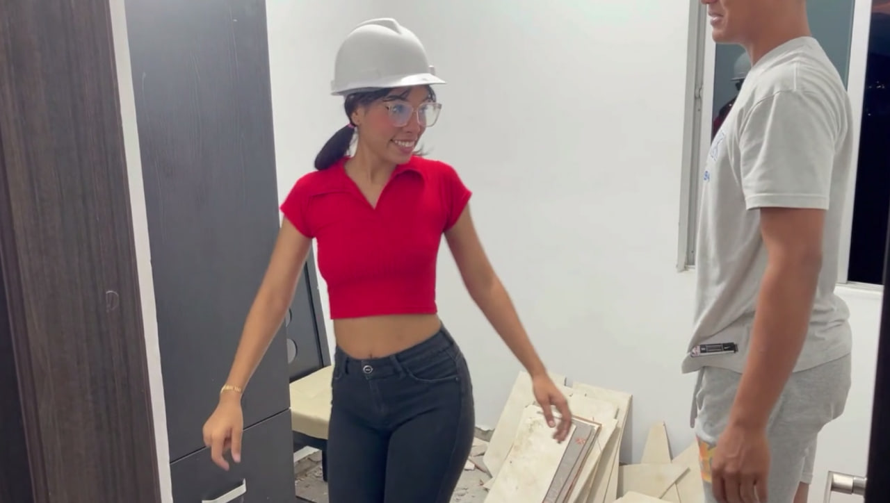 Me Follo Duro a Mi Rica Ingeniera a Cambio De Guardar Mi Secreto a Los Jefes